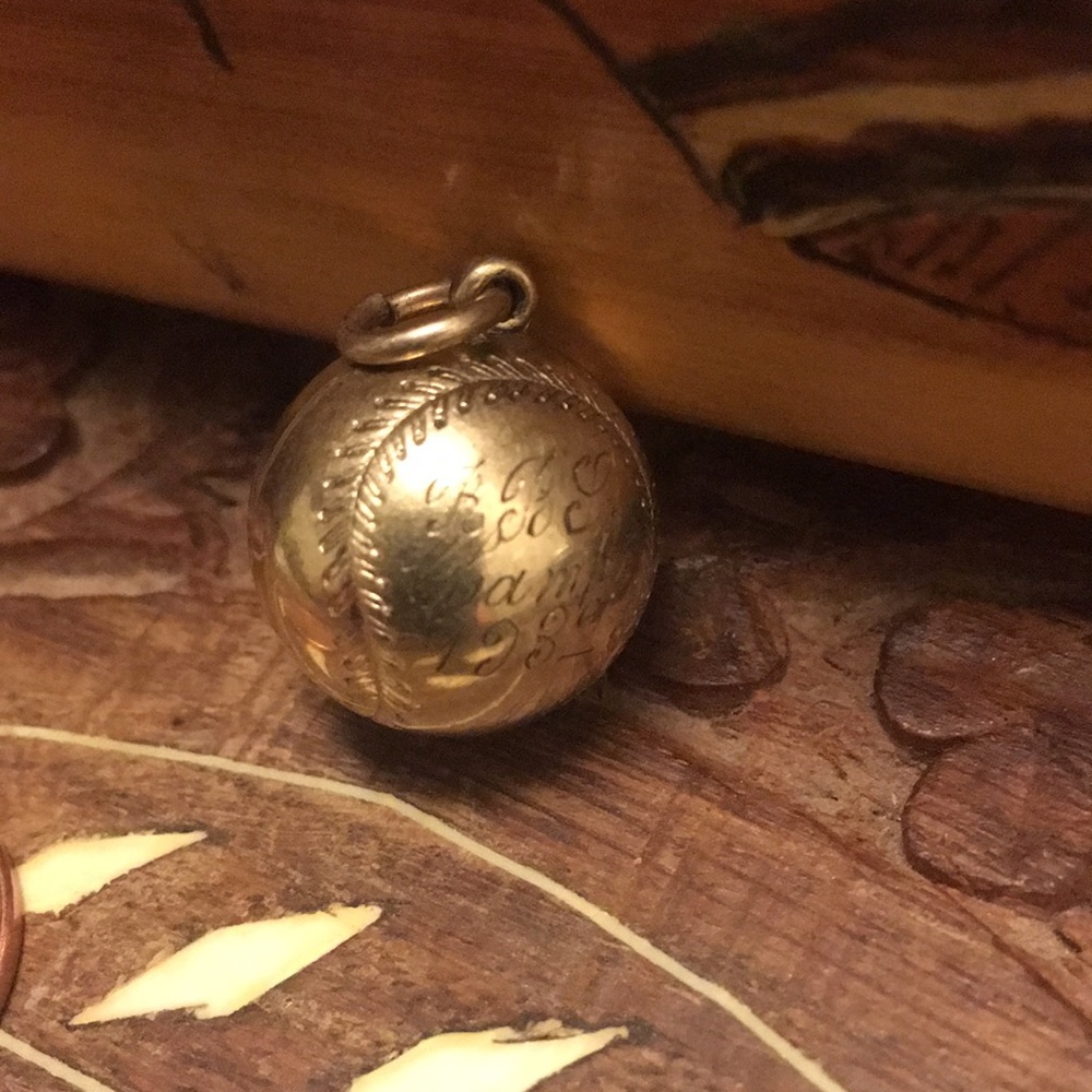 SUPER RARE!! antique 9kt gold baseball charm/ pend